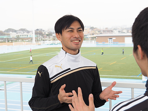 休みを活かしてサッカーチームのボランティア